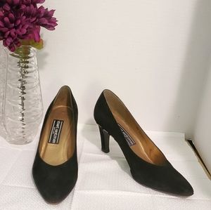Vtg Stuart Weitzman Black Suede Pumps